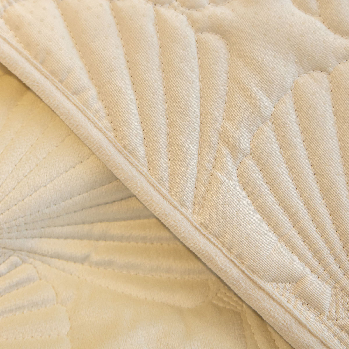 Plush Quilted Padded Sofa Cover, Non-Slip Seashell Couch Protector for Pets & Kids