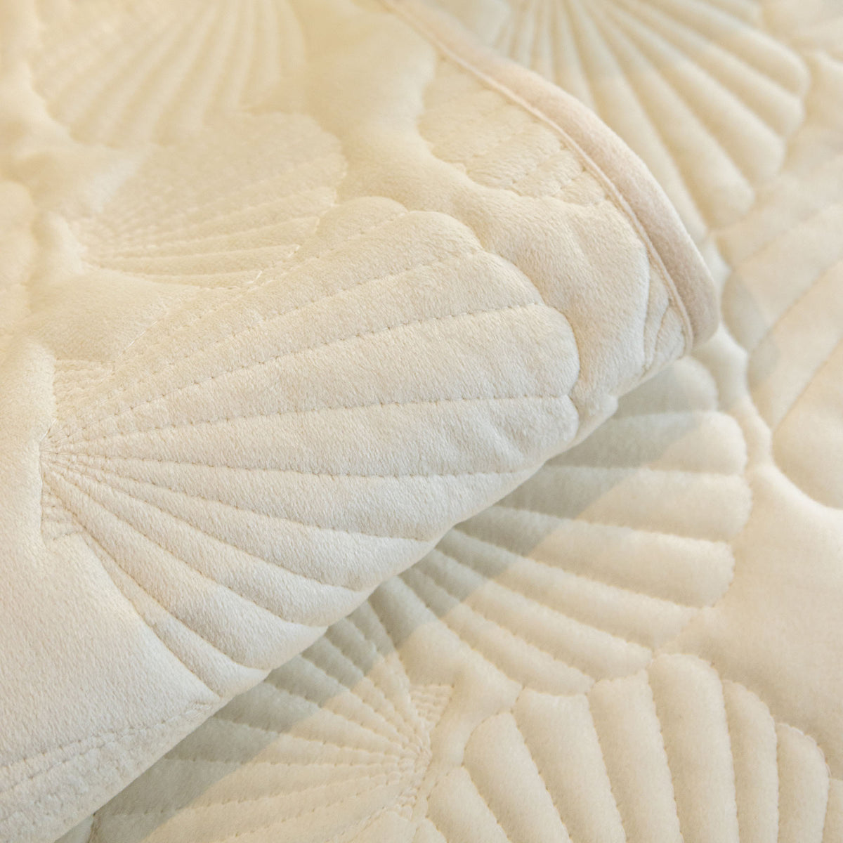 Plush Quilted Padded Sofa Cover, Non-Slip Seashell Couch Protector for Pets & Kids