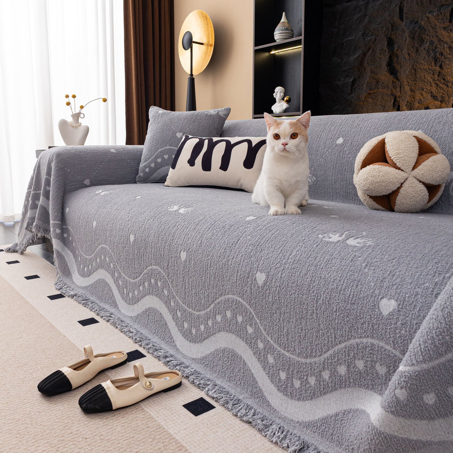 Luxurious Jacquard Couch Cover, Snag-Resistant Pet Friendly Couch Throw with Fringe