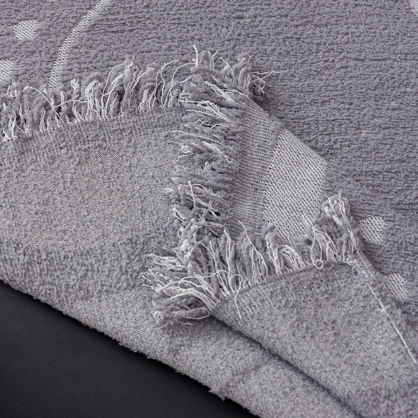 Luxurious Jacquard Couch Cover, Snag-Resistant Pet Friendly Couch Throw with Fringe