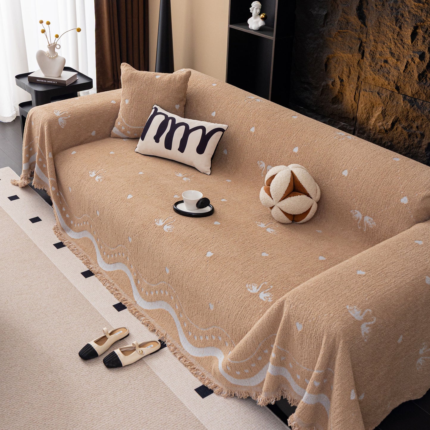 Luxurious Jacquard Couch Cover, Snag-Resistant Pet Friendly Couch Throw with Fringe