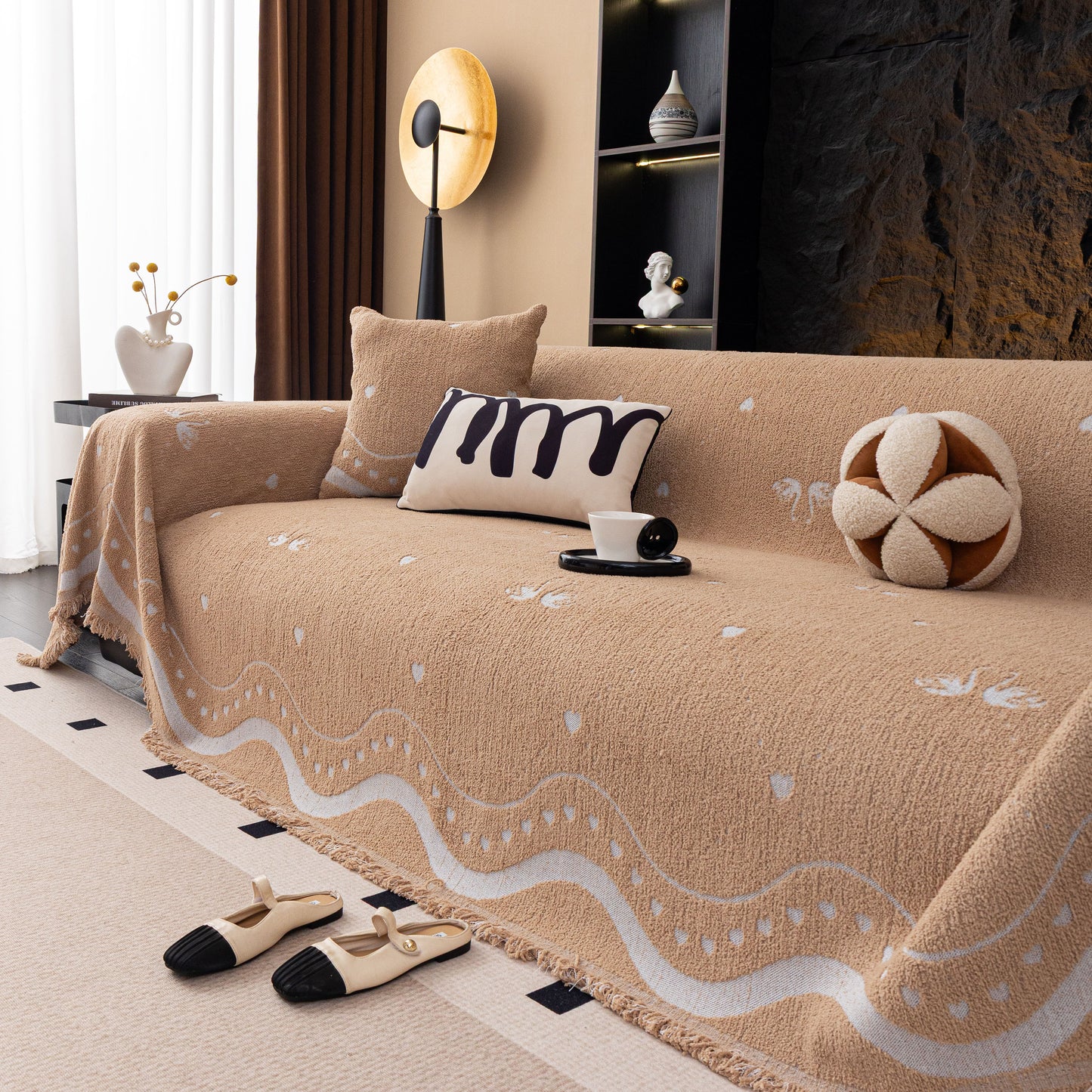 Luxurious Jacquard Couch Cover, Snag-Resistant Pet Friendly Couch Throw with Fringe