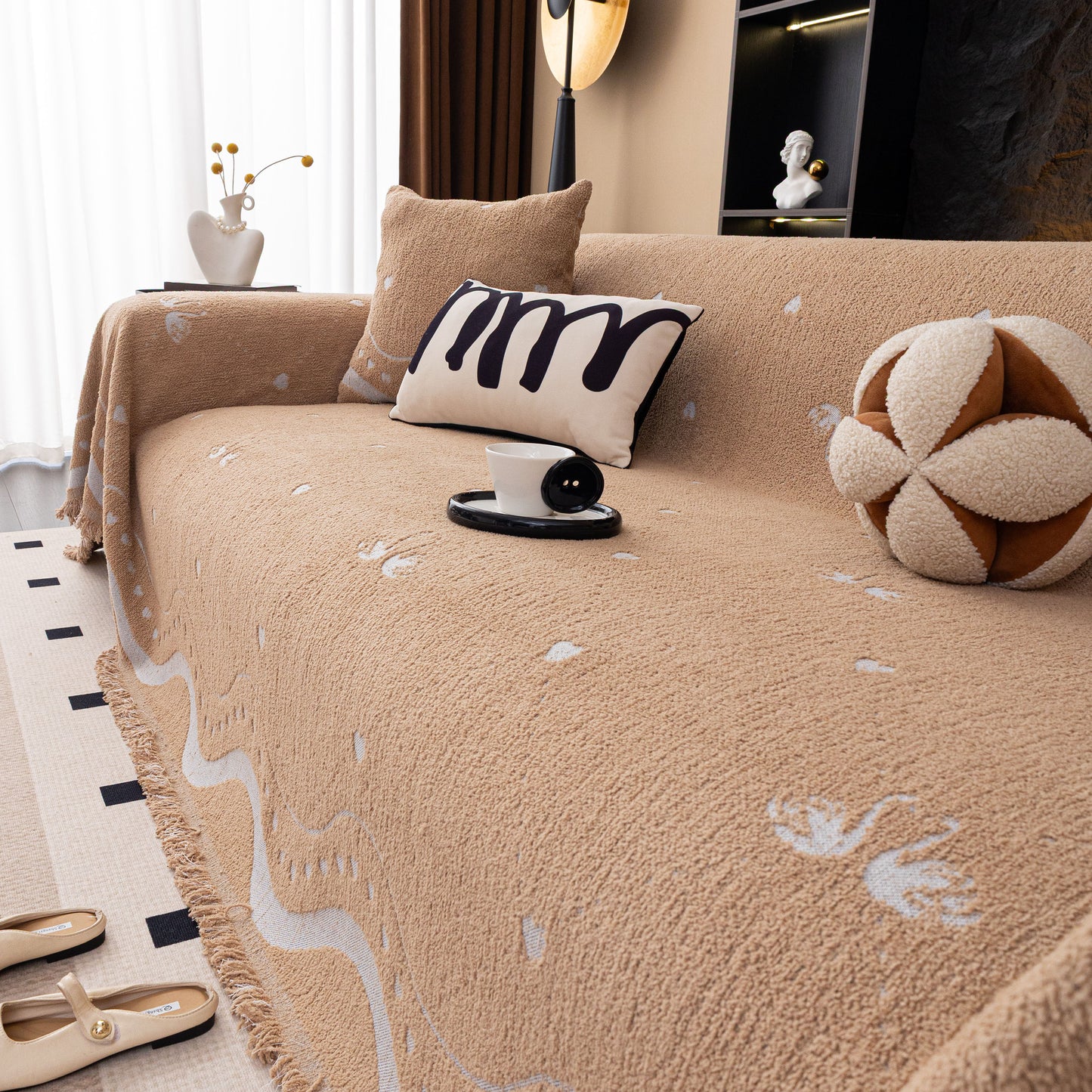 Luxurious Jacquard Couch Cover, Snag-Resistant Pet Friendly Couch Throw with Fringe