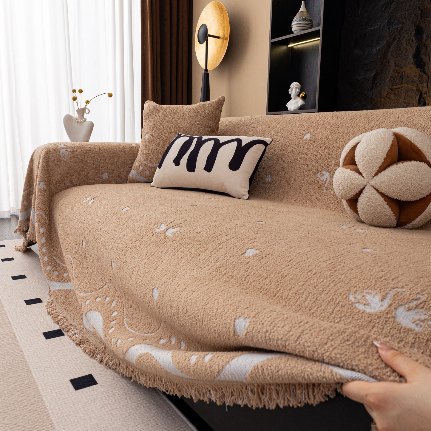 Luxurious Jacquard Couch Cover, Snag-Resistant Pet Friendly Couch Throw with Fringe