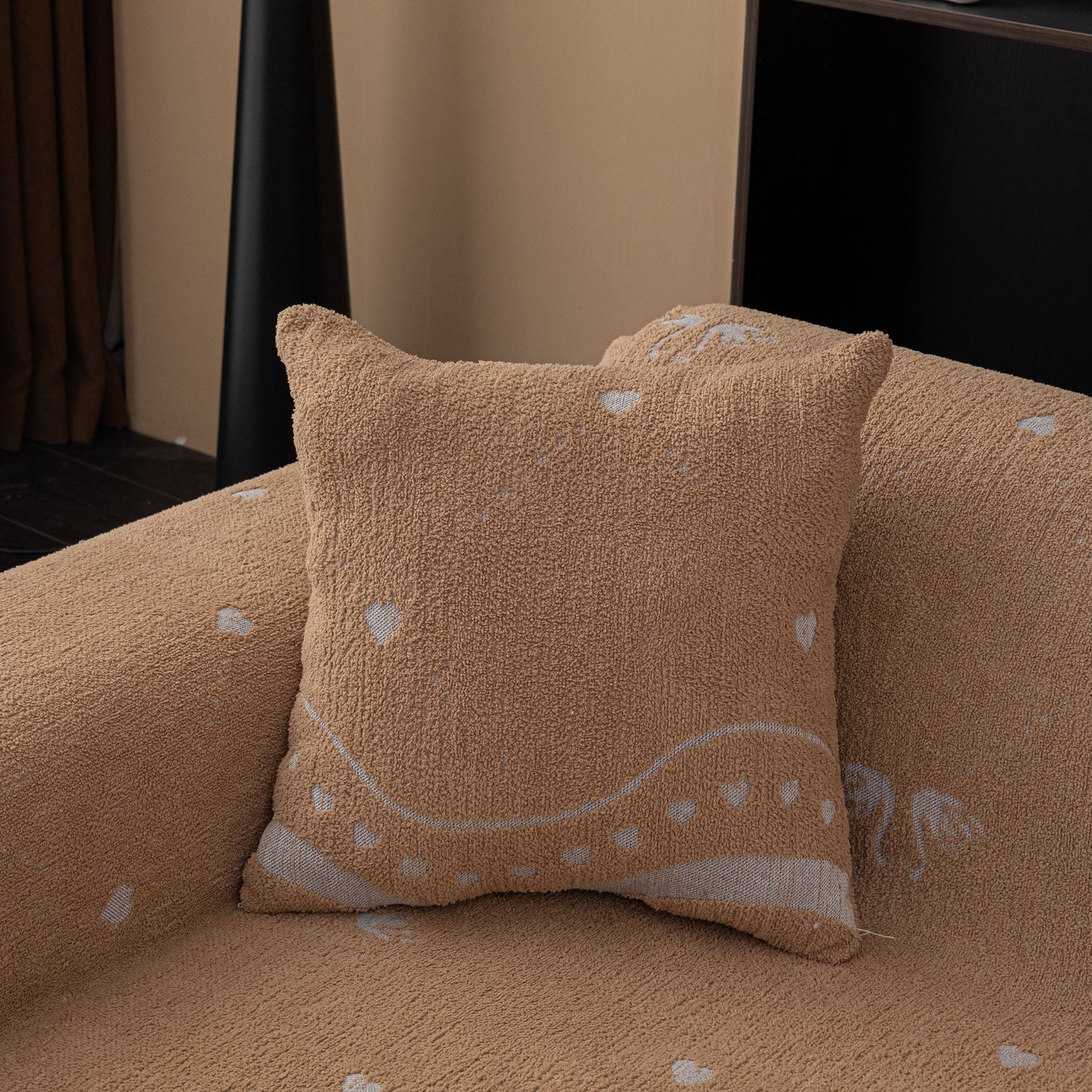 Luxurious Jacquard Couch Cover, Snag-Resistant Pet Friendly Couch Throw with Fringe