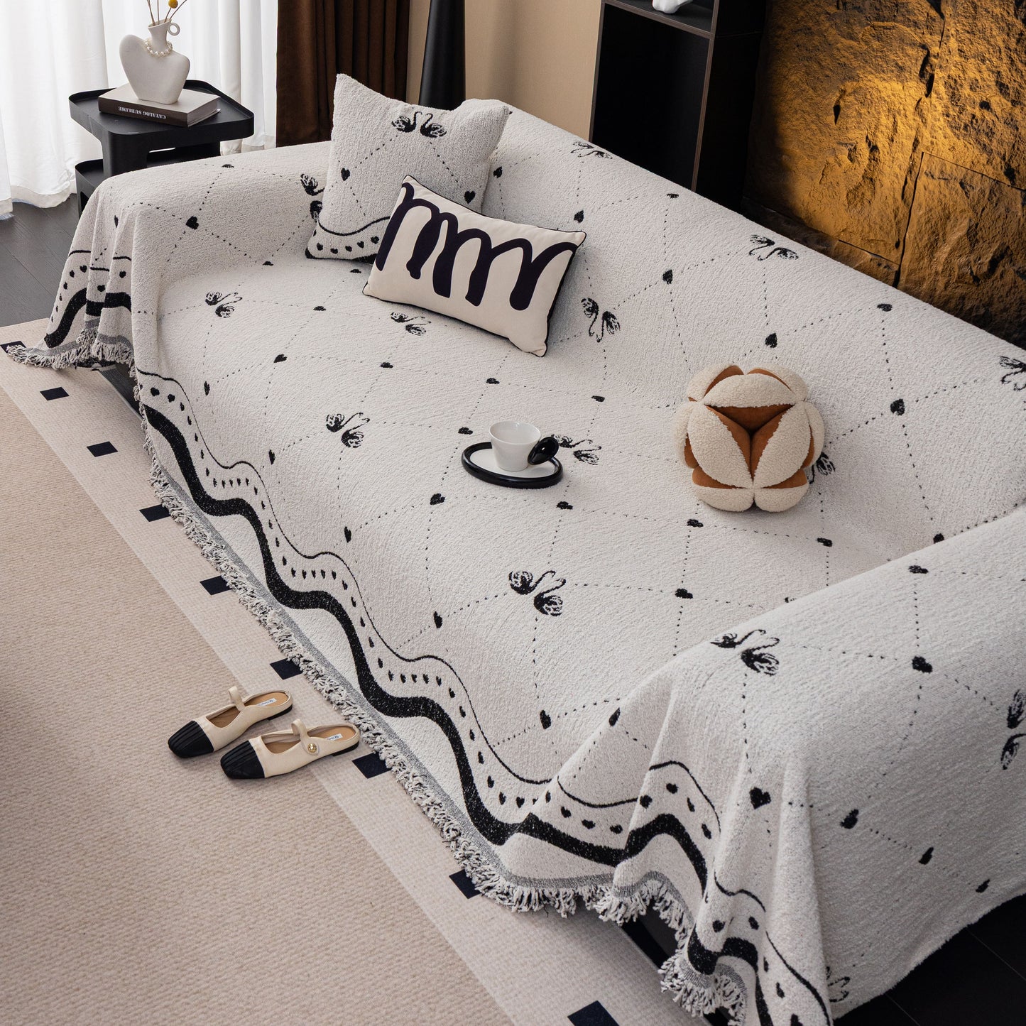 Luxurious Jacquard Couch Cover, Snag-Resistant Pet Friendly Couch Throw with Fringe