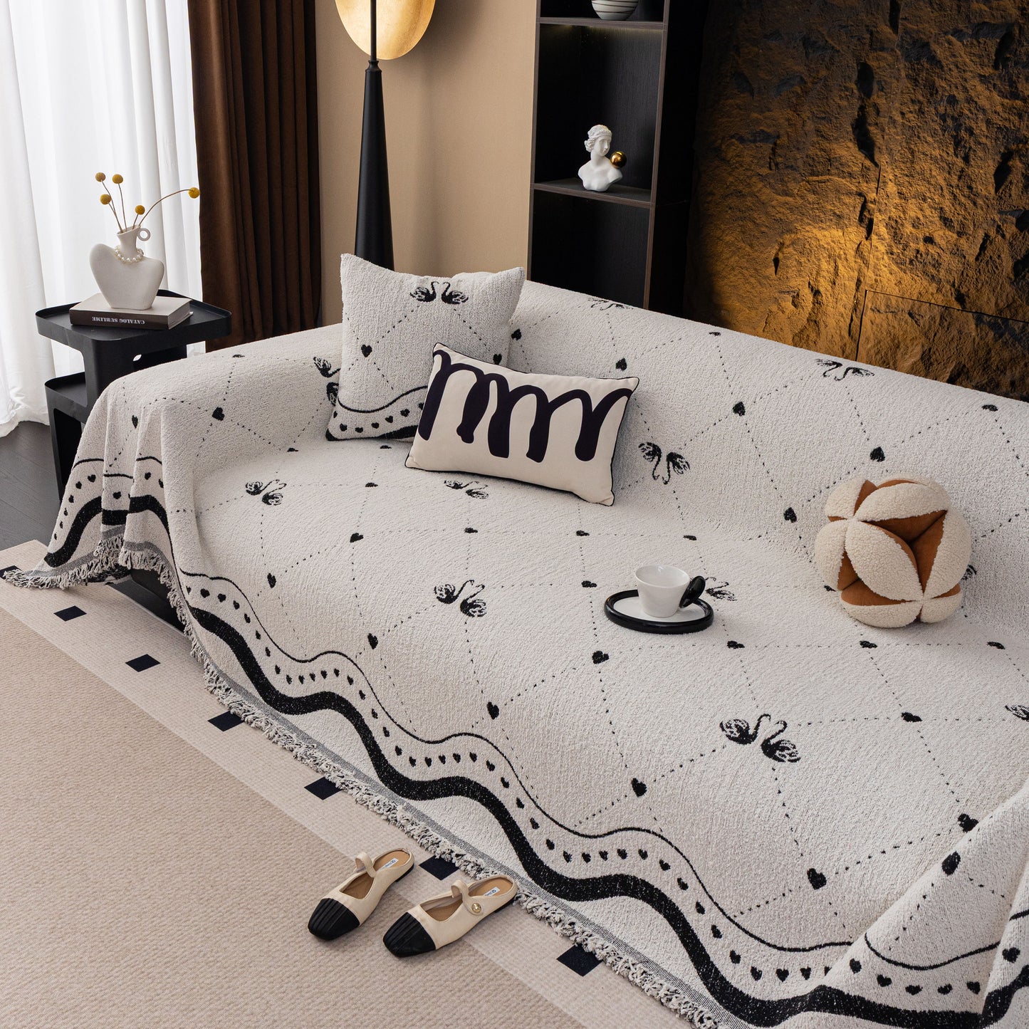 Luxurious Jacquard Couch Cover, Snag-Resistant Pet Friendly Couch Throw with Fringe