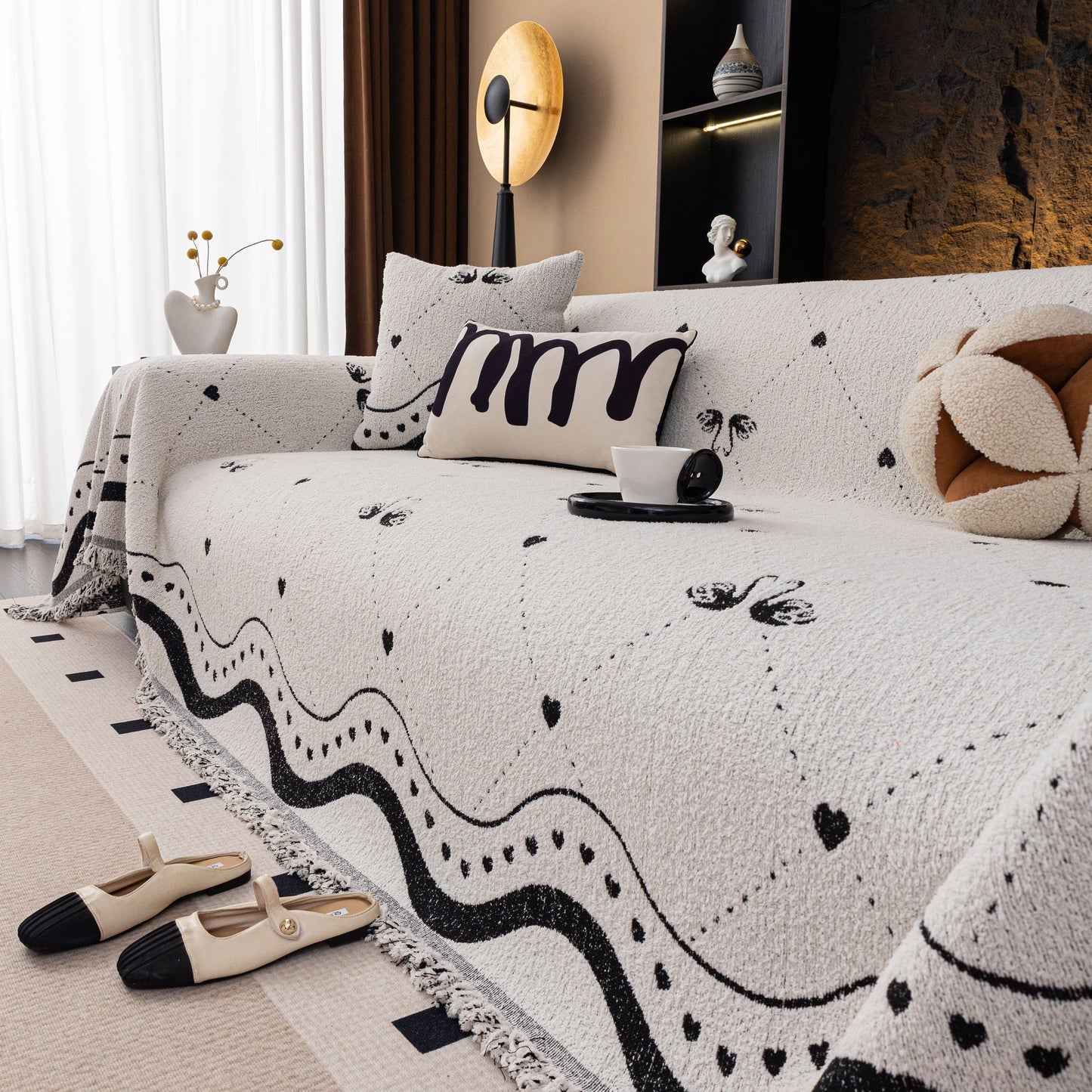 Luxurious Jacquard Couch Cover, Snag-Resistant Pet Friendly Couch Throw with Fringe