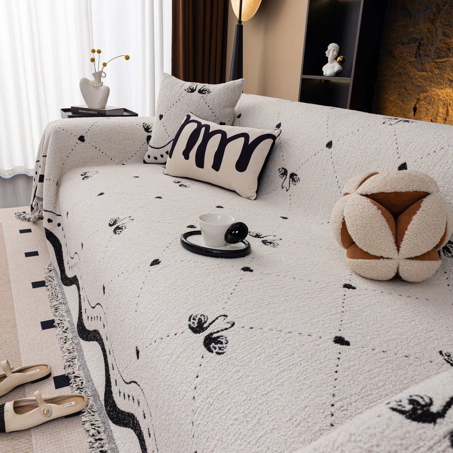 Luxurious Jacquard Couch Cover, Snag-Resistant Pet Friendly Couch Throw with Fringe