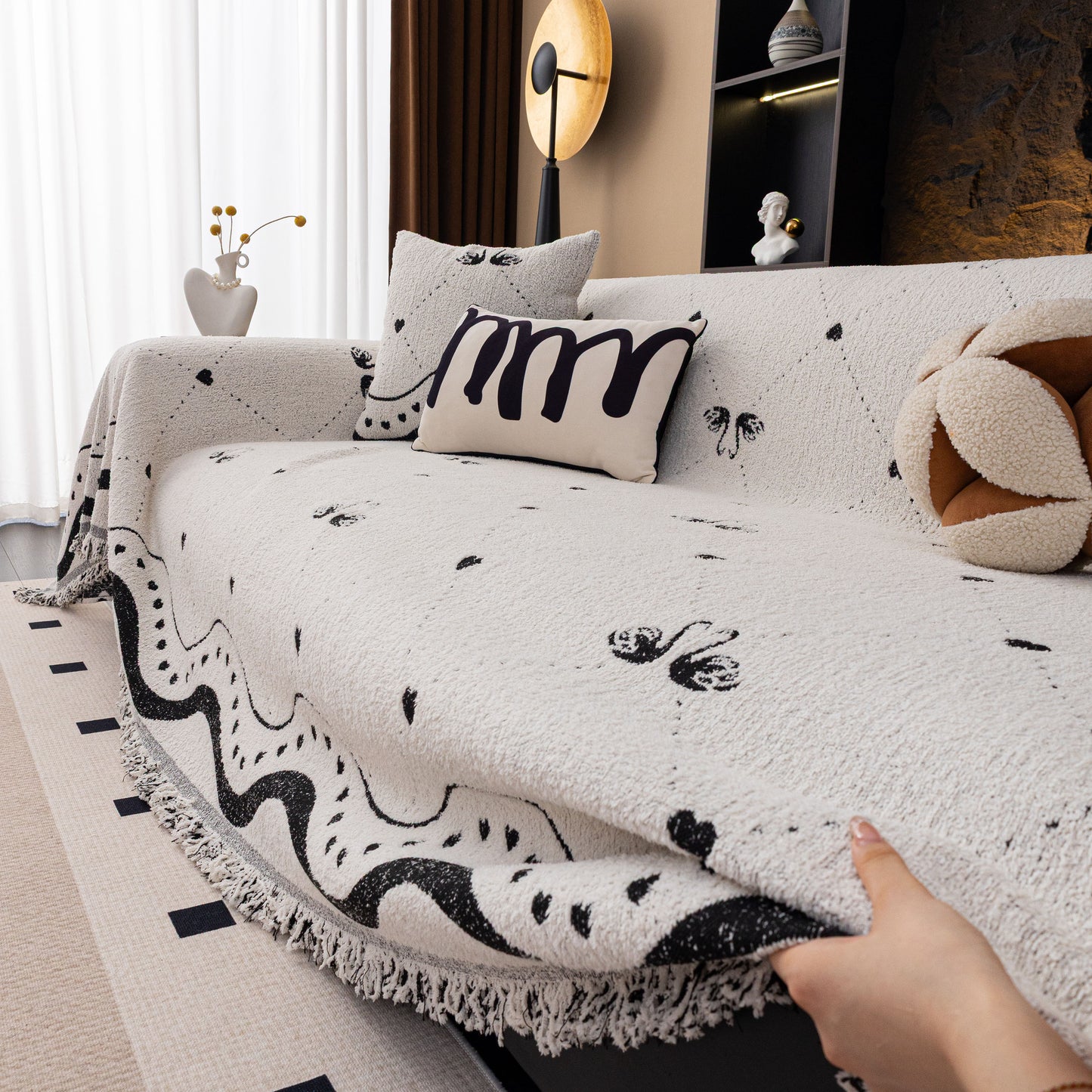 Luxurious Jacquard Couch Cover, Snag-Resistant Pet Friendly Couch Throw with Fringe