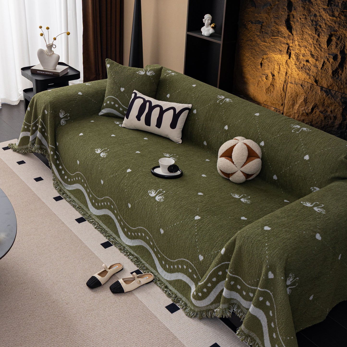 Luxurious Jacquard Couch Cover, Snag-Resistant Pet Friendly Couch Throw with Fringe