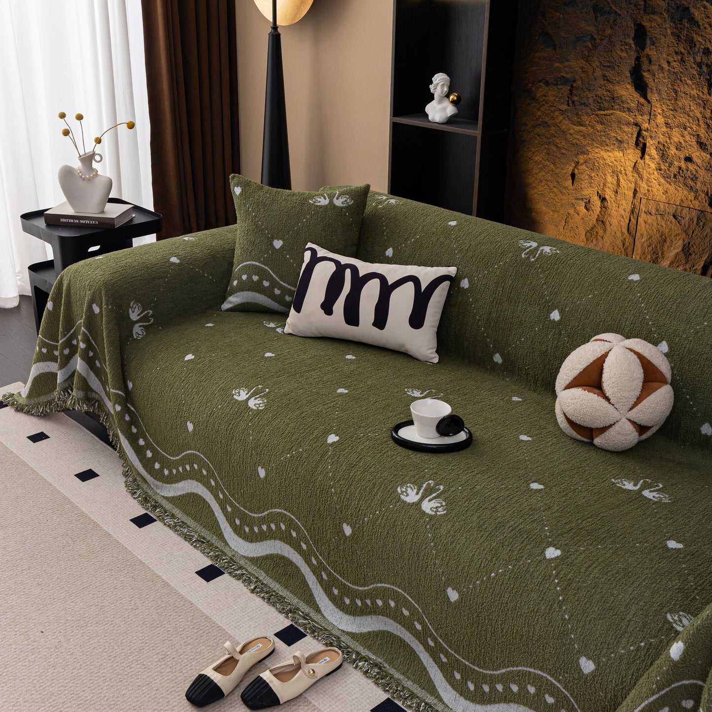 Luxurious Jacquard Couch Cover, Snag-Resistant Pet Friendly Couch Throw with Fringe