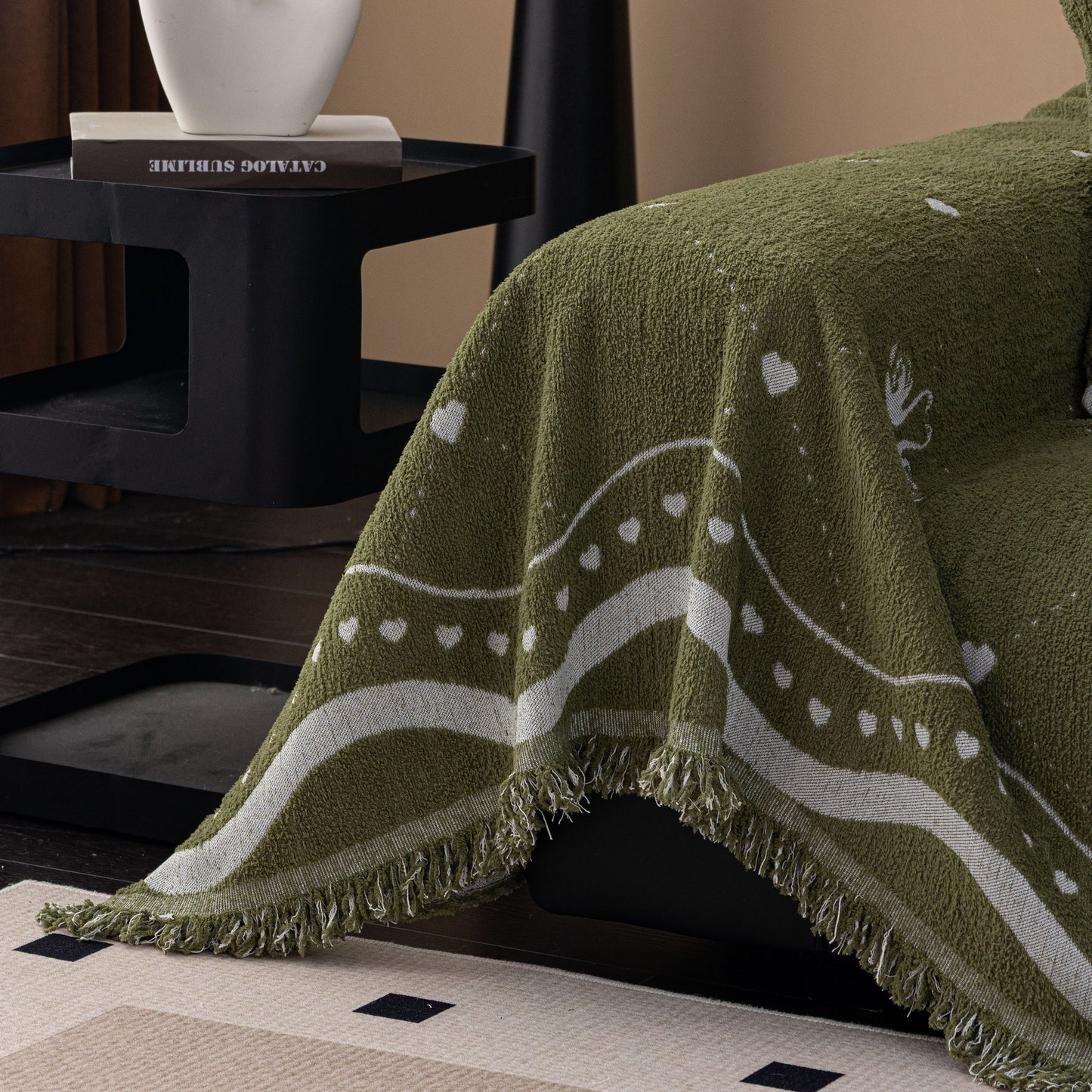 Luxurious Jacquard Couch Cover, Snag-Resistant Pet Friendly Couch Throw with Fringe