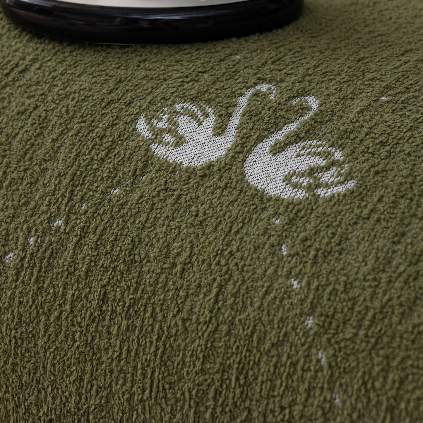 Luxurious Jacquard Couch Cover, Snag-Resistant Pet Friendly Couch Throw with Fringe