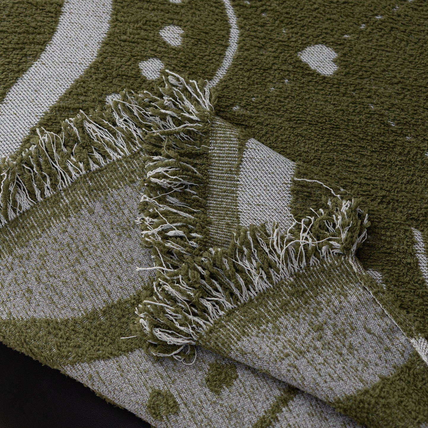 Luxurious Jacquard Couch Cover, Snag-Resistant Pet Friendly Couch Throw with Fringe