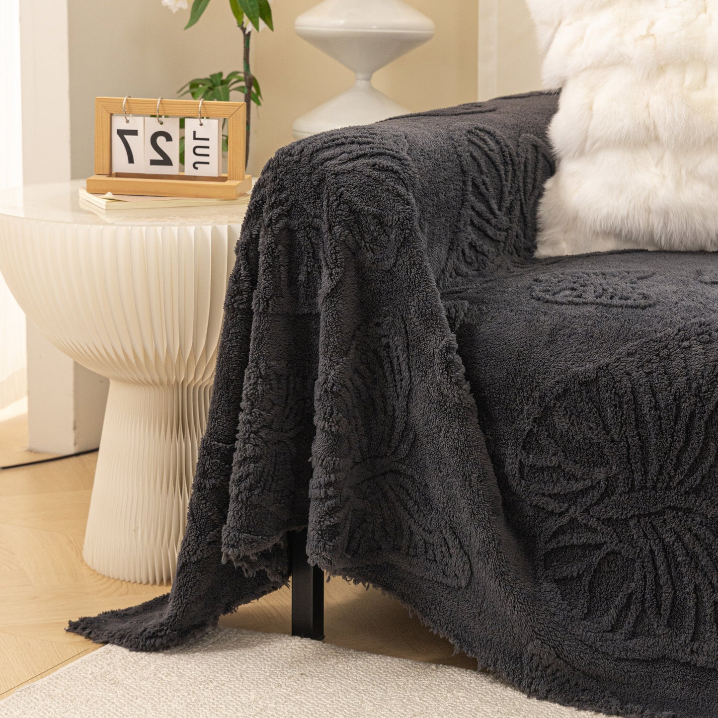 Luxury 3D Butterfly Jacquard Sofa Throw Blanket, Ultra-Soft Plush Fleece Couch Cover