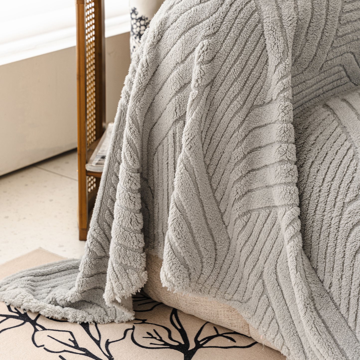 Plush Fleece Washable Sofa Throw Blanket, Soft & Cozy Furniture Protector for Couch