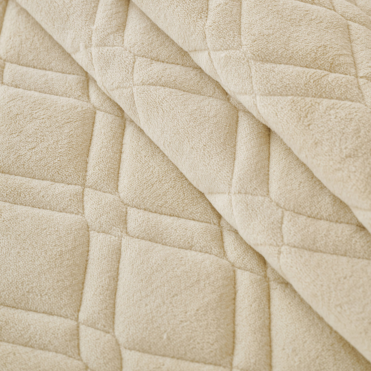 Plush Geometric Quilted Sofa Cover, Non-Slip Padded Couch Protector for Pets & Kids