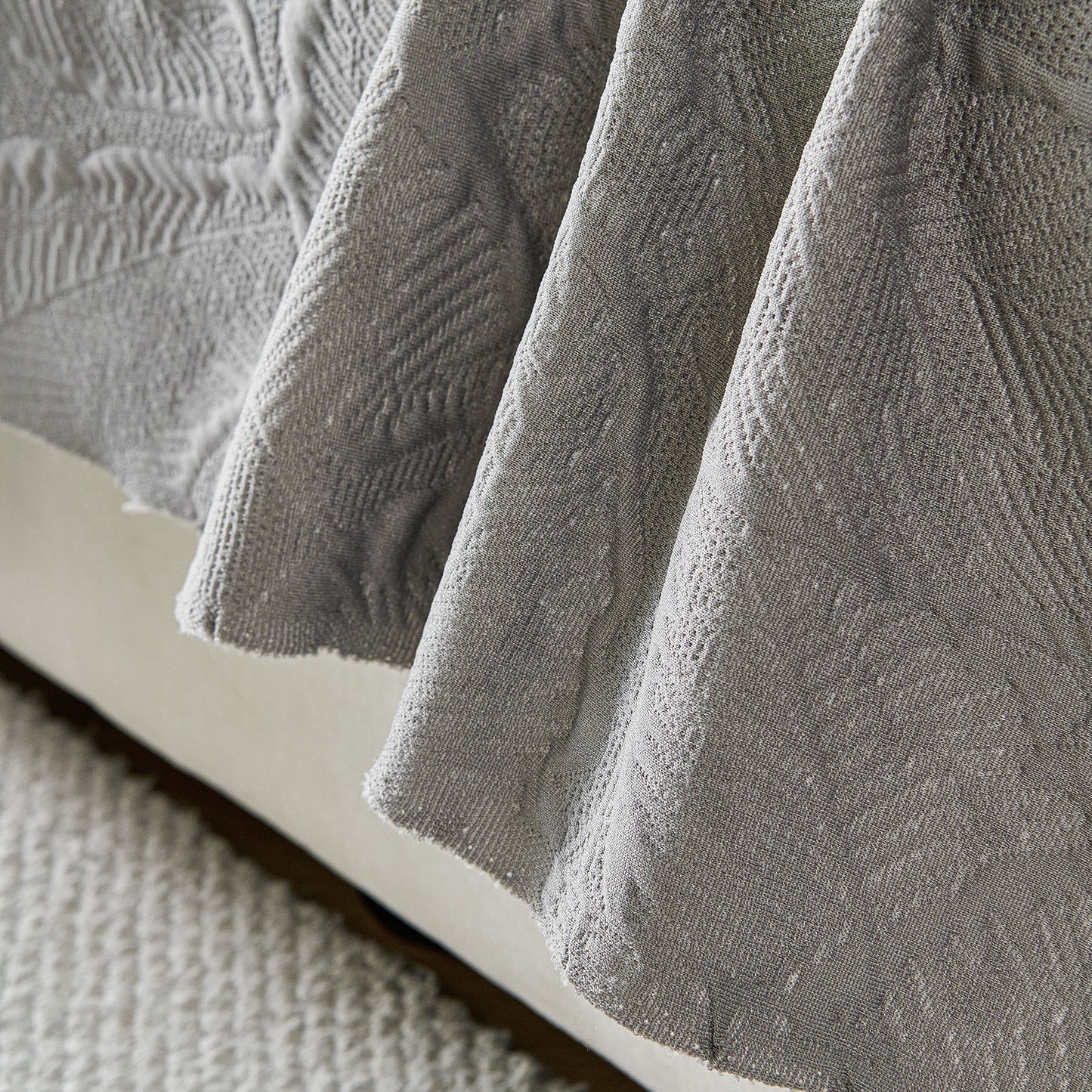 Embossed Leaf Pattern Sofa Cover Blanket for Couch, Soft Cooling Textured Couch Cover