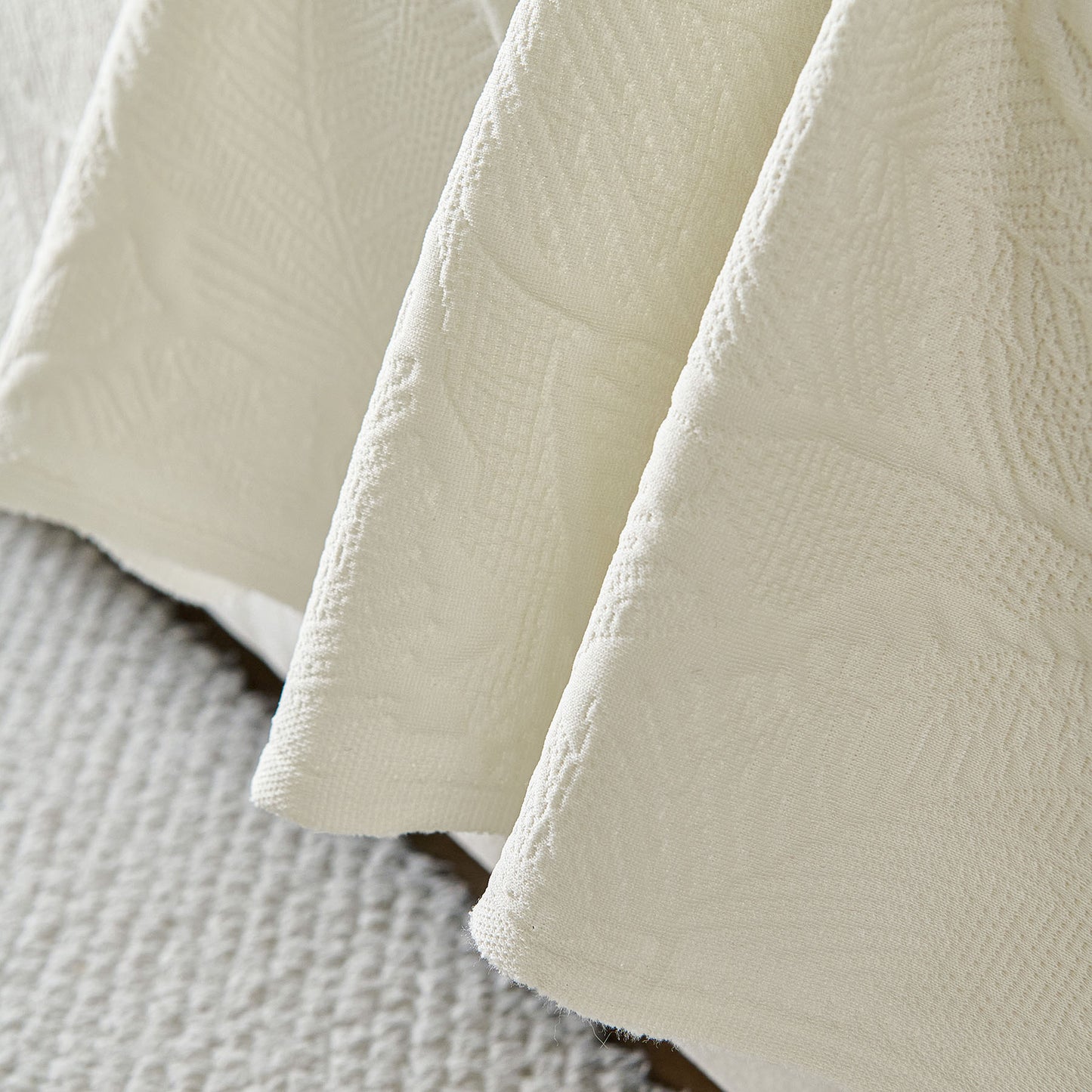 Embossed Leaf Pattern Sofa Cover Blanket for Couch, Soft Cooling Textured Couch Cover