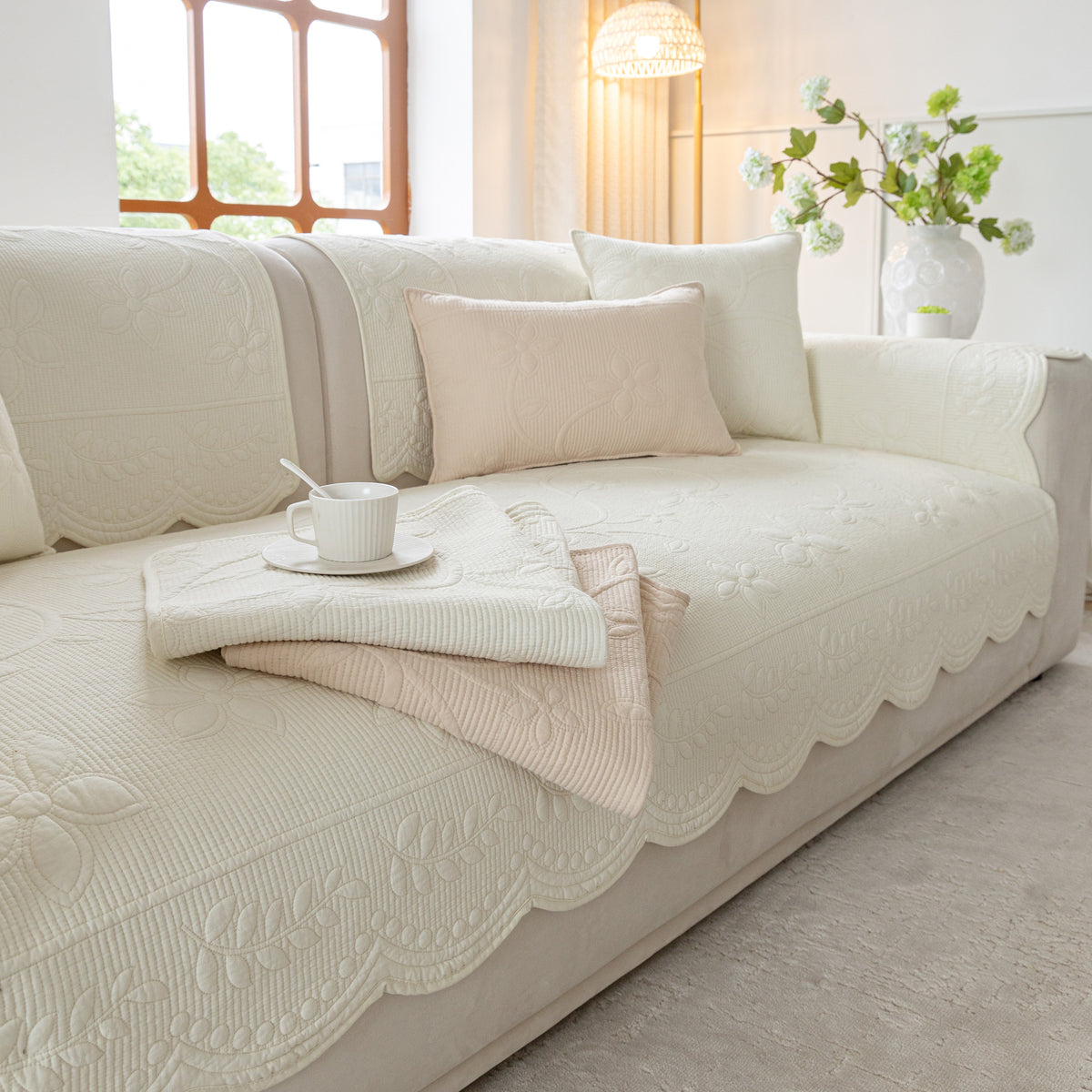 Floral Cotton Quilted Sofa Cover, Non-Slip Couch Protector with Scalloped Edges Blue / 110x180cm (43.3