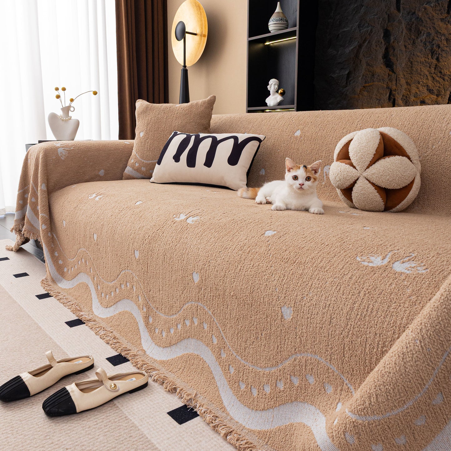 Luxurious Jacquard Couch Cover, Snag-Resistant Pet Friendly Couch Throw with Fringe