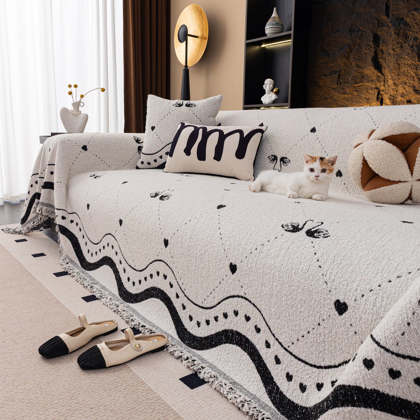 Luxurious Jacquard Couch Cover, Snag-Resistant Pet Friendly Couch Throw with Fringe