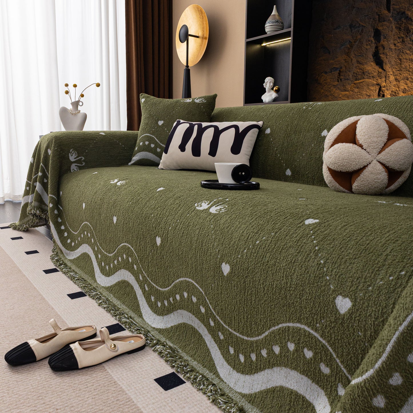 Luxurious Jacquard Couch Cover, Snag-Resistant Pet Friendly Couch Throw with Fringe